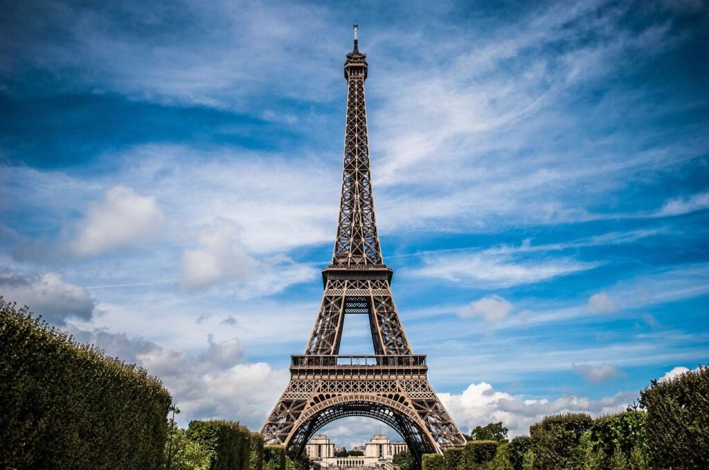 10 must visit attractions in Paris